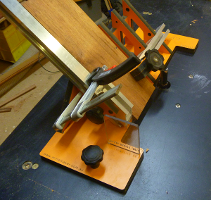 A mitre jig for the router table